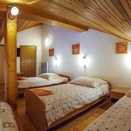 Rooms With Shared Kitchen Zver, Great For Hikers Hudajuzna Exterior photo
