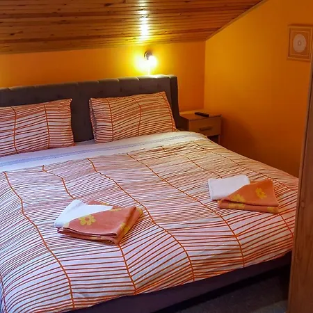 Rooms With Shared Kitchen Zver, Great For Hikers Hudajuzna Exterior photo