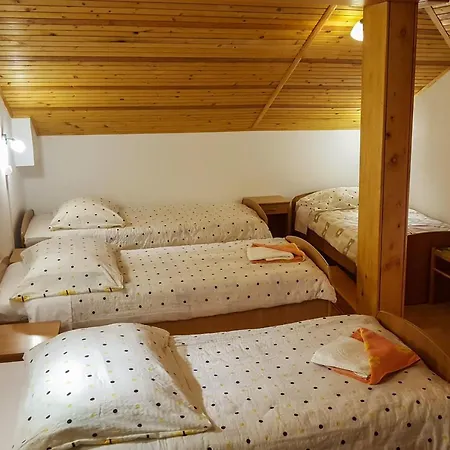 Rooms With Shared Kitchen Zver, Great For Hikers Hudajuzna Exterior photo