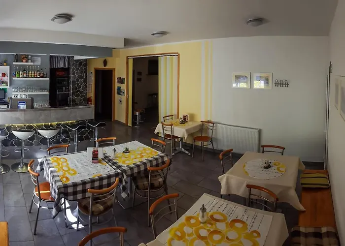 Rooms With Shared Kitchen Zver, Great For Hikers