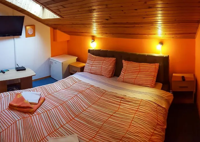 Rooms With Shared Kitchen Zver, Great For Hikers