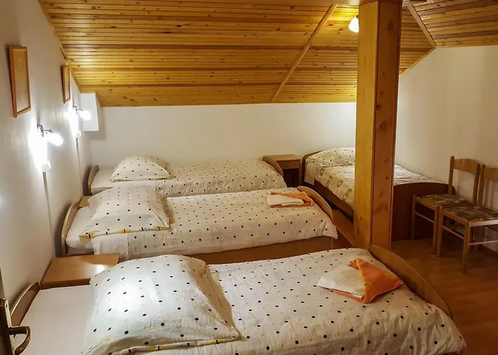Rooms With Shared Kitchen Zver, Great For Hikers