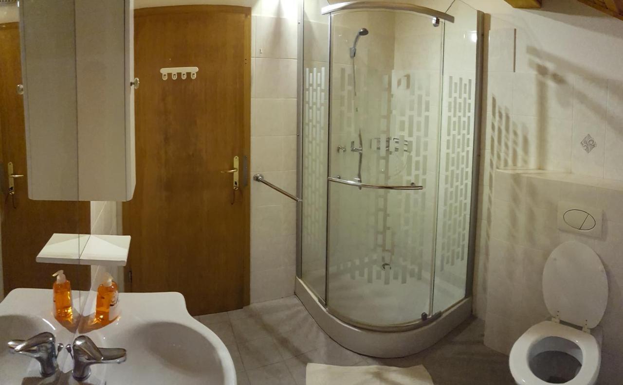 With Shared Kitchen Zver, Great For Hikers *
