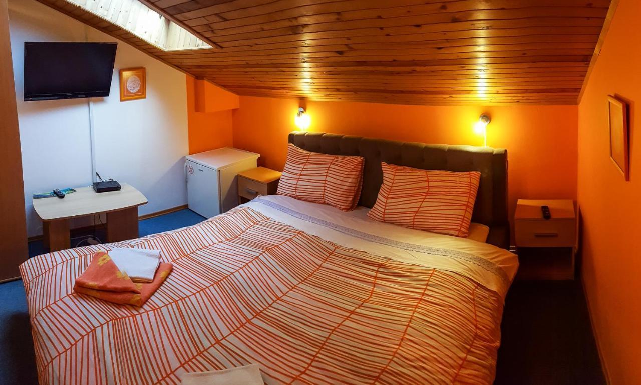 With Shared Kitchen Zver, Great For Hikers