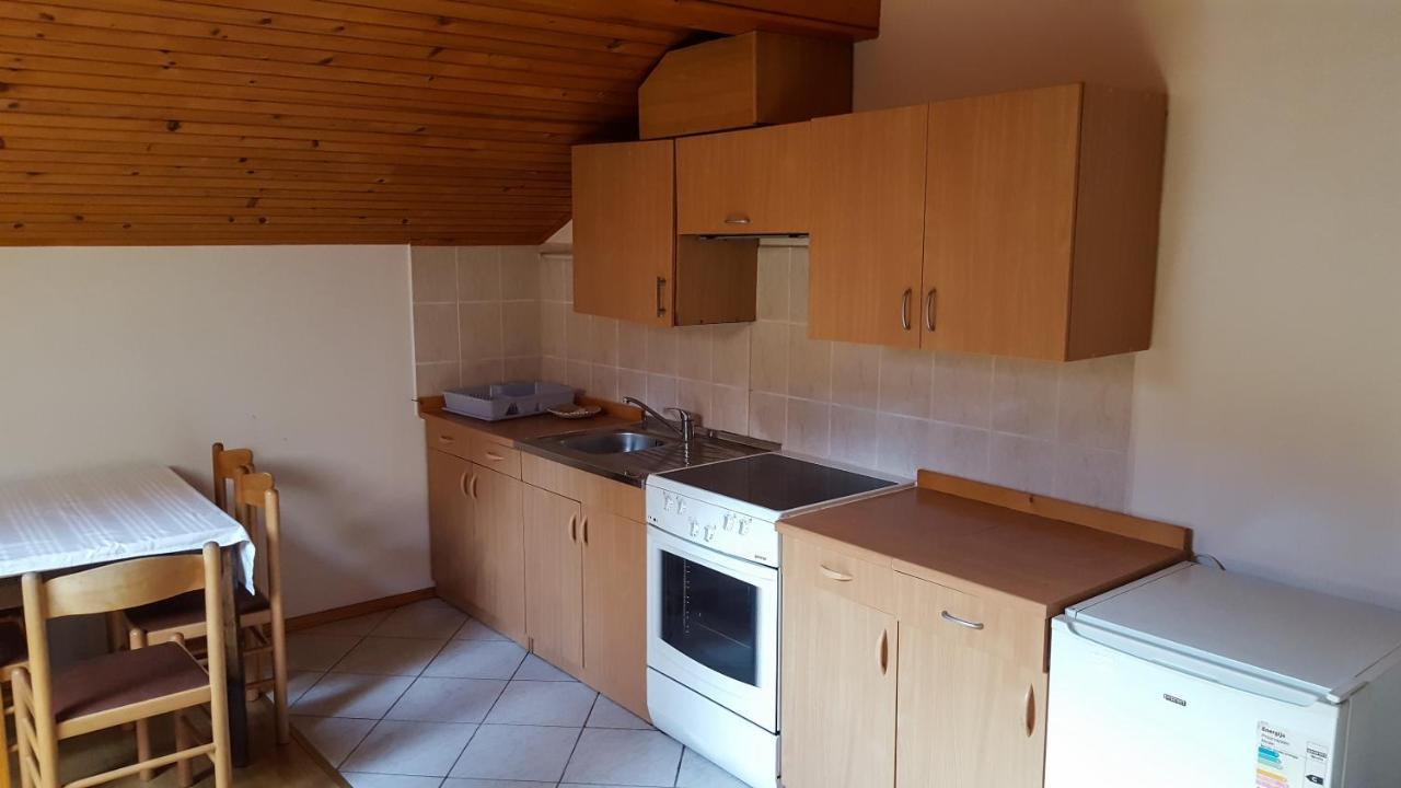 With Shared Kitchen Zver, Great For Hikers *